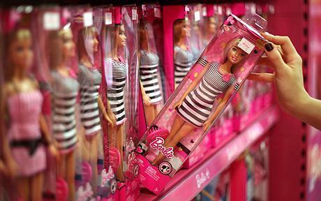 USA: Nowa Barbie rozmawia z dziećmi, nagrywa konwersacje i wysyła do badań. | KontraKontrola