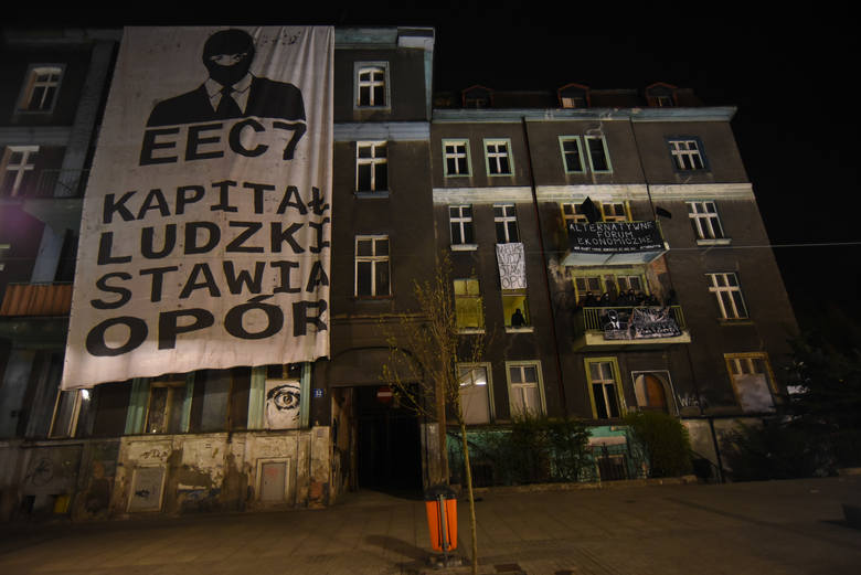 Katowice: Protestujący okupowali budynek. Wyprowadzeni siłą przez antyterrorystów.