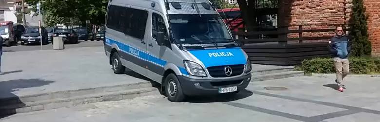 Gdańsk: Słynny policjant, który uszkodził schody koło hotelu Hilton odpowie za wykroczenie