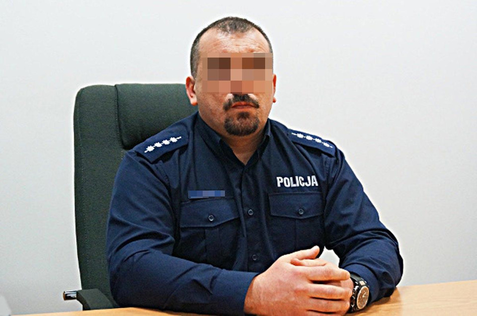 Szczekociny: Pijany i nagi komendant policji wpadł do basenu, w którym bawiły się dzieci